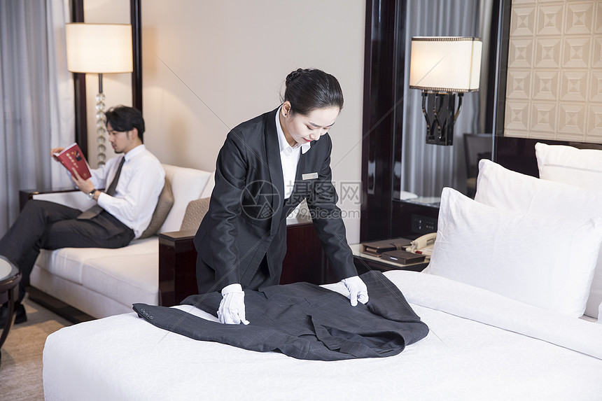 酒店服務中的疊衣藝術 細節體現專業與溫情